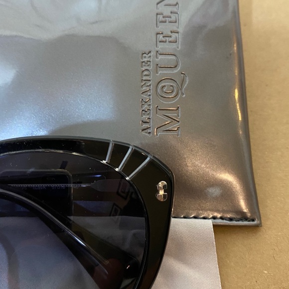 Like New Alexander McQueen Sunglasses main image 5